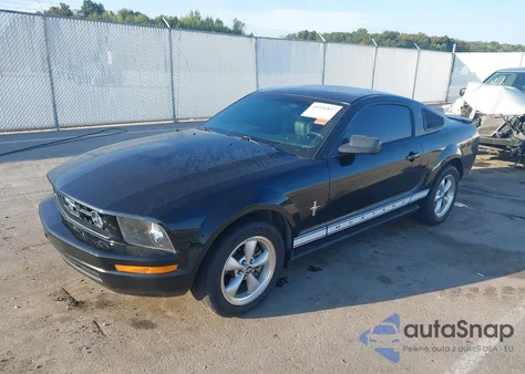 2008 Ford Mustang V6 Deluxe/V6 Premium z USA, uszkodzony, nr VIN 1ZVHT80N585119405